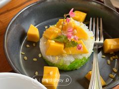 -Chom Cafe and Restaurant