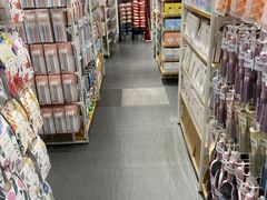 -名创优品(江南新地店)