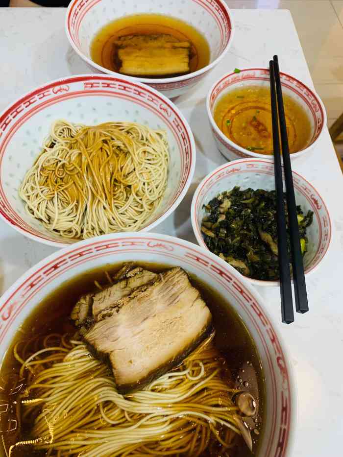 吴茂兴本帮面(张杨路店)-"连锁的面馆,路过办事就去吃吃吧.他家汤面.