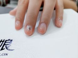 -灰姑娘美甲美睫馆