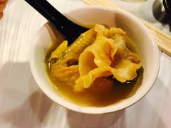 浓厚原只鸡煲花胶汤-鲜入围煮花胶鸡海鲜火锅