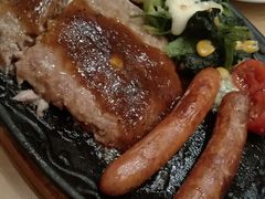 汉堡肉饼拼肠-萨莉亚意式餐厅(天河城购物中心店)