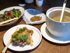 招牌手撕盐焗鸡-金苑酒家·客家菜·广东老字号(万象店)
