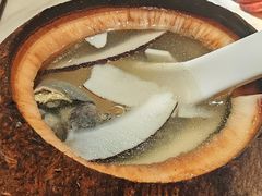原只椰子炖竹丝鸡-百年恒益烧腊海鲜酒家·非遗传承(广州黄埔店)