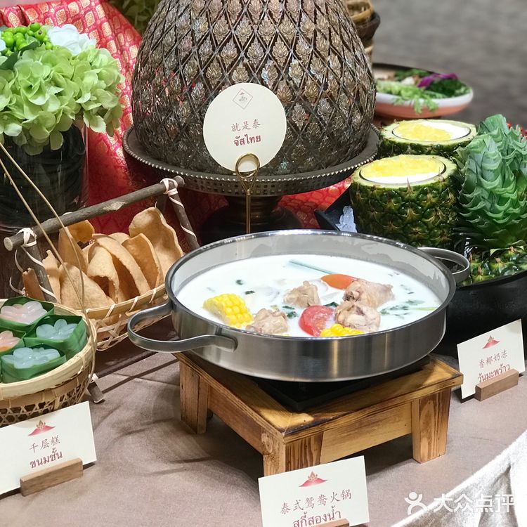 虾片，泰式火锅，泰式酸辣虾仁，甜品等，美食盛宴