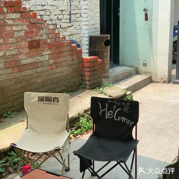 废墟里的超酷机车咖啡店🛺就是开着玩儿