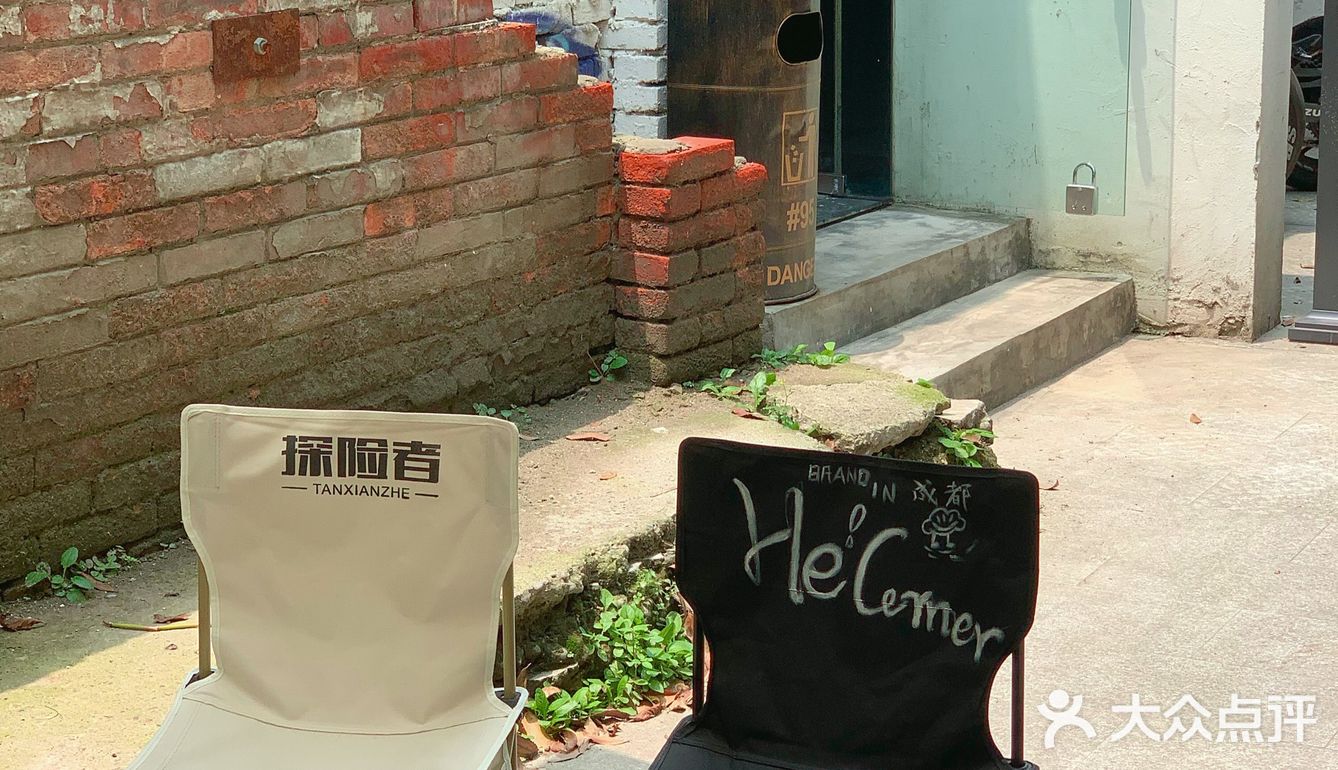 废墟里的超酷机车咖啡店🛺就是开着玩儿