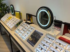 -天空之镜眼镜店蔡司依视路配镜授权零售店(望京颐堤港店)