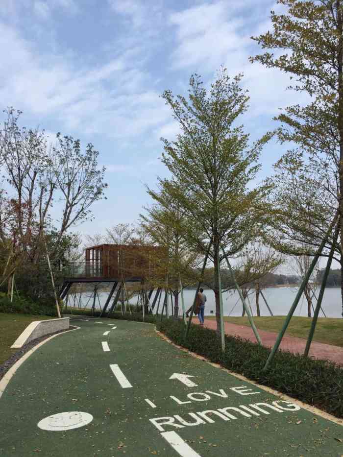 中信山语湖天悦花园-"路灯有点过少,感觉黑漆漆的不安全,其他都.