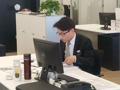 -上海冠松华奥奥迪4S店(张江店)