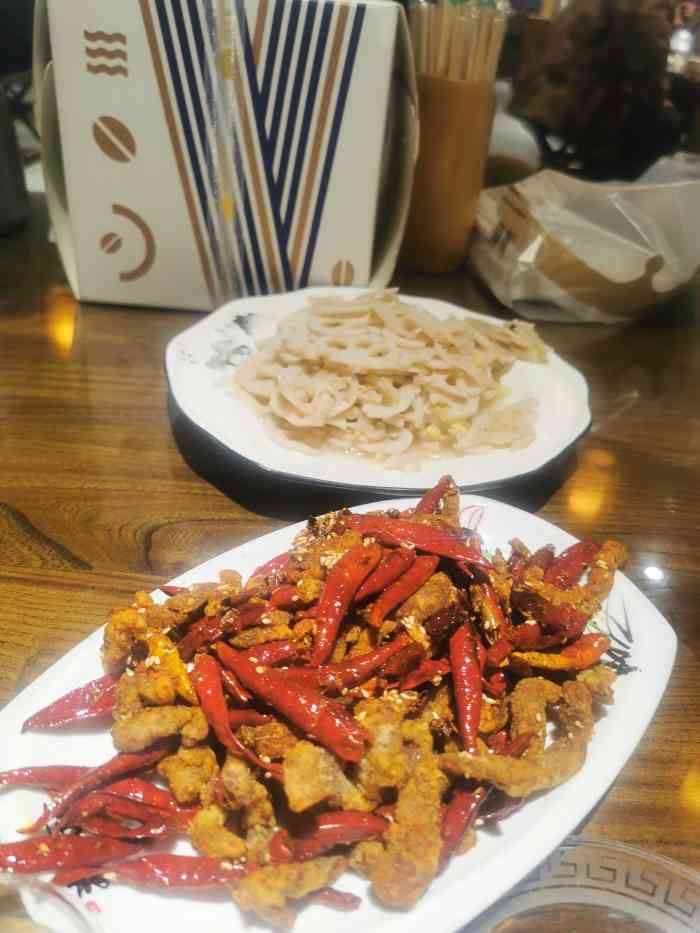 高伟炒鸡总店-"金四路上的这家高伟炒鸡,人气特别高,算旗.