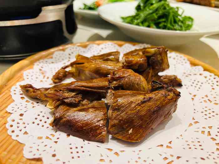 燕郊烧鸽子(酷车小镇店)-"一直看到这家烧鸽子不错,正好跟老公在附近.