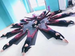 -单色舞蹈