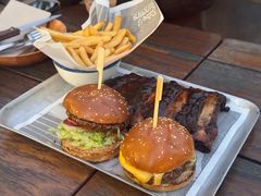 -Ribs & Burgers The Rocks