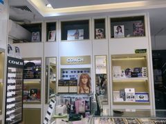 -美式眼镜·授权蔡司.依视路.尼康.豪雅.明月(人民广场店)