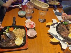-豪客嘉族·麦尼顿西餐厅(乐福天下店)