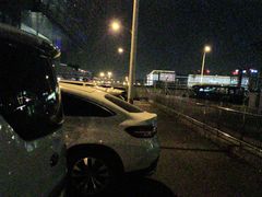 -虹桥火车站-停车场