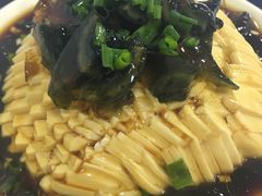 -虾弄弄海派小龙虾·牛羊蝎子火锅