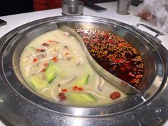 -老房老舍重庆火锅(假日城市店)