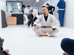 -菠萝格斗巴西柔术训练馆
