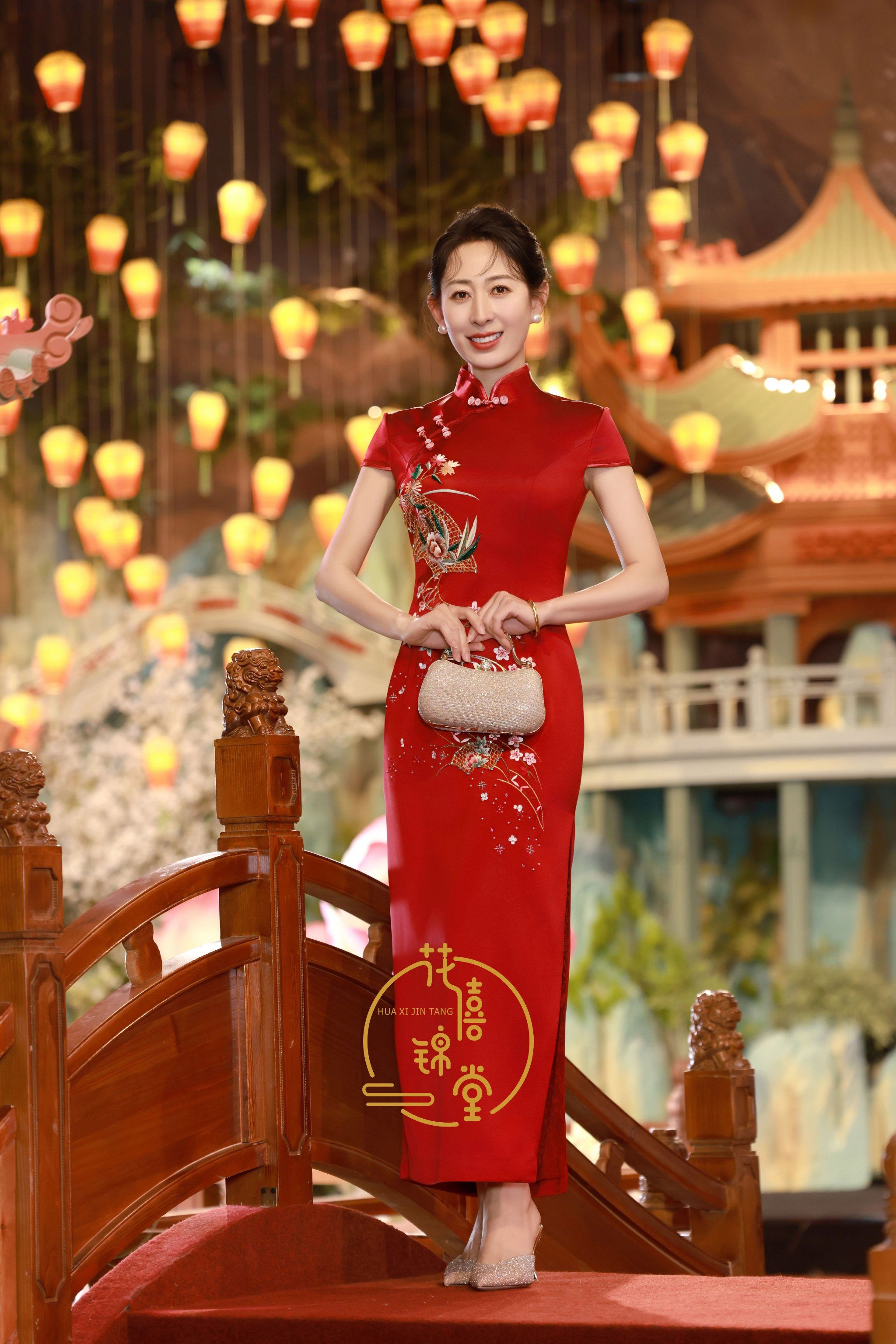 婚礼上的红色旗袍