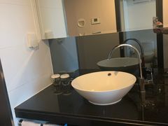 -桔子酒店(上海西藏北路地铁站店)