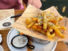-Mark&Mars Restaurant