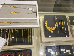 -潮宏基(万象城店)