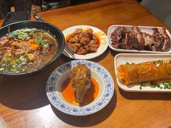 -爆炸头阿姨小四川正宗川味小吃(无任何分店)