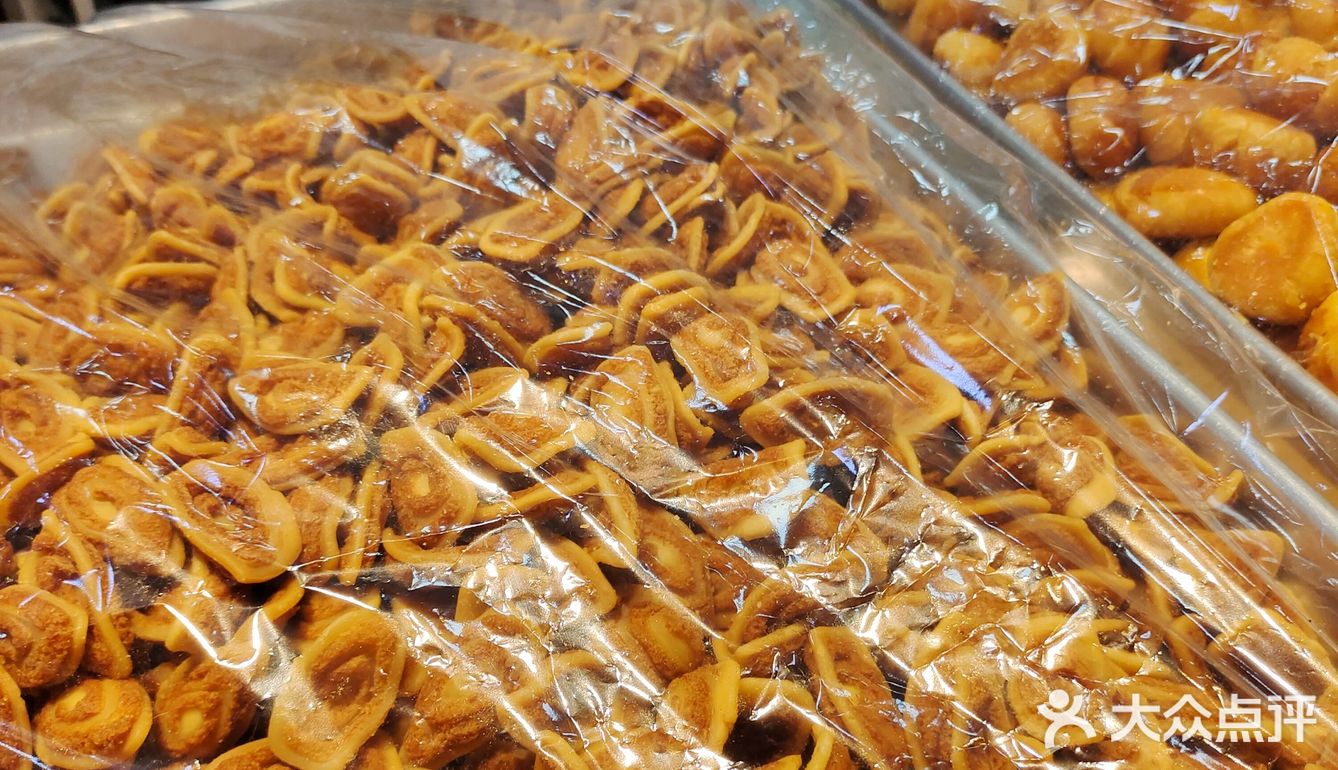 海珠堑口春节前夜晚奇观！排队6小时只为花生酥