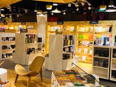 -新华里咖啡书吧(新华书店小寨店)