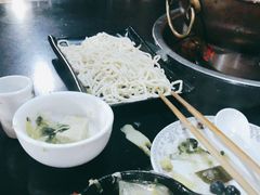 -果松木炭酸菜铜火锅·外婆参鸡汤