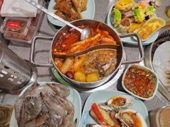 -金滏山烤肉·海鲜·火锅自助餐厅(襄阳万达店)