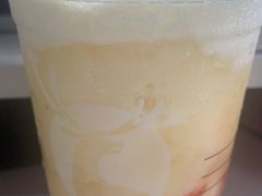 -瑞幸咖啡(岳家嘴地铁站店)
