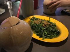 -东海岸人工湖美食村