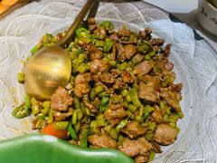 酸豆角炒土黄牛肉-四方桌·福建客家土菜(沙县步行街店)