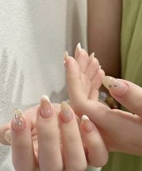 -桃色美甲沙龙