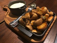 -恰餐厅及酒吧 CHAR Bar & Grill (北京丽都皇冠假日店)