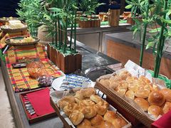 -海口绿发希尔顿酒店-田园汇贵州美食自助餐·三文鱼