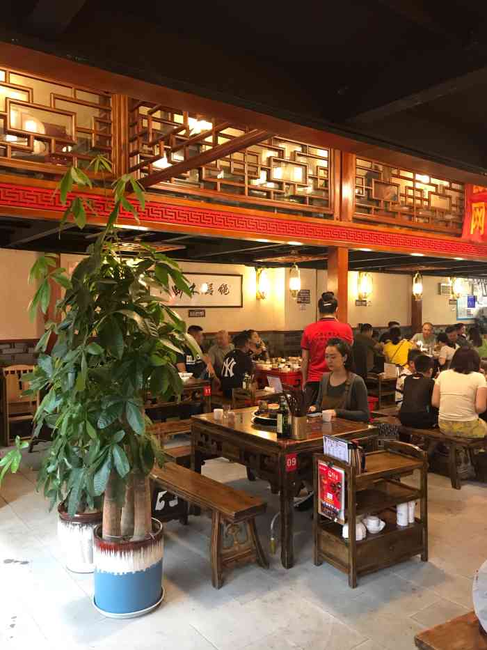 巴蜀鲜毛肚很鲜,涮几秒即可,入97爽脆,麻辣牛肉76很美味,辣味