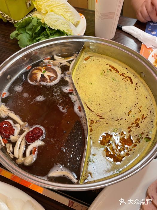 呷哺呷哺(世贸.工三店)菌汤锅底图片
