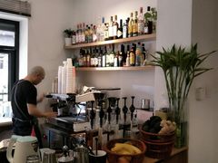 -WOW coffee