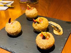 香脆素食小球配阿拉伯三角豆泥酱-新元素(三里屯太古里南区)