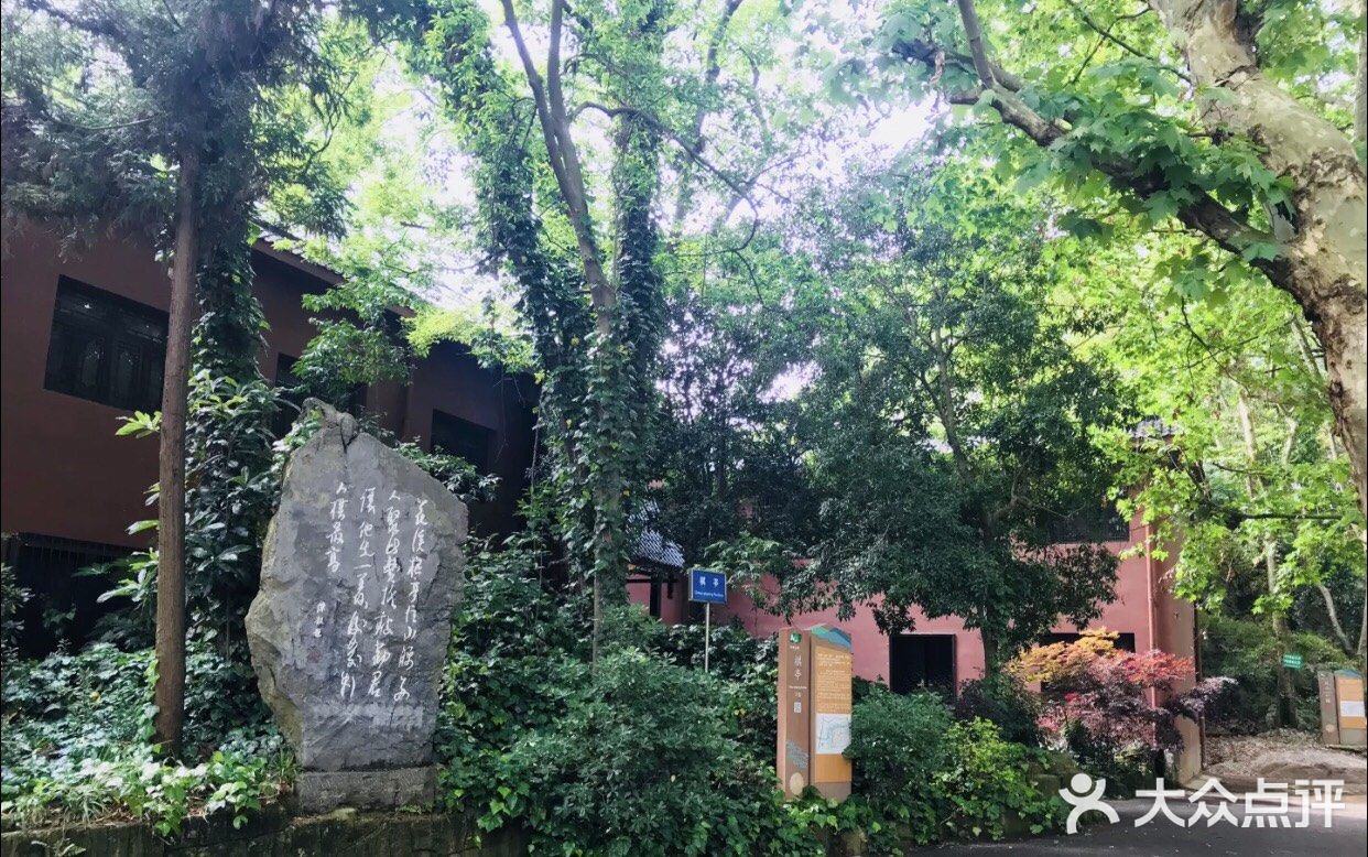 其实花溪真正的美不仅仅是一个山山水水