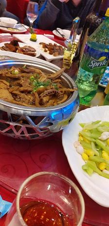 宴宾阁大酒店(梅陇店)-"[呲牙]公司年会选择的大酒店～停车位好少.