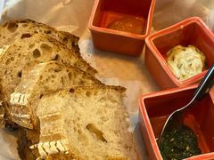 三种酱配酸面包-Mesa Madre梅萨妈妈·Bintana(国贸店)