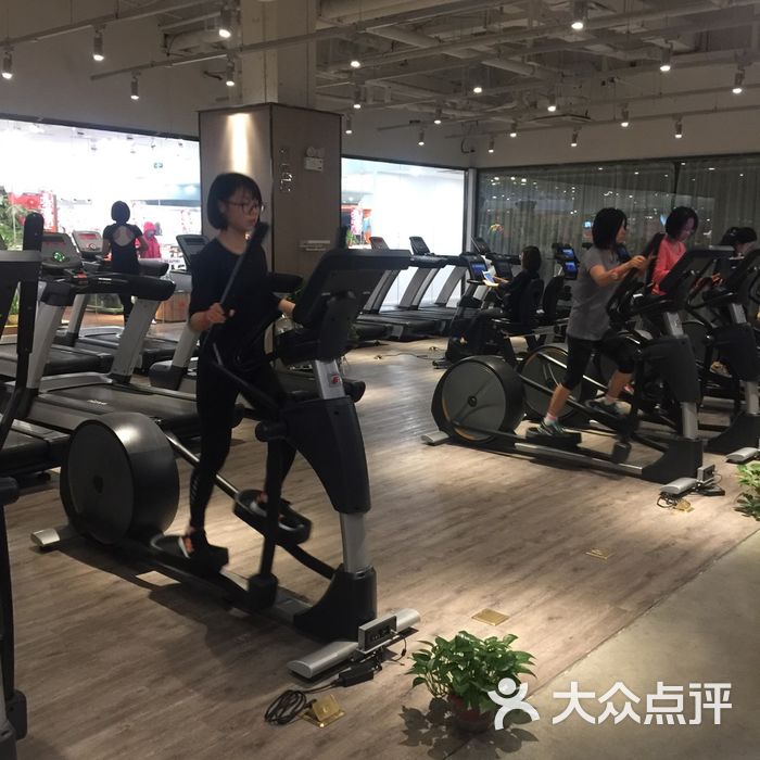 英派斯健身俱乐部