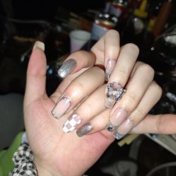 -花岐款式专研健康美甲沙龙