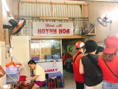 -Bánh Mì Huynh Hoa