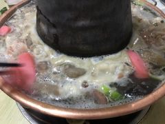 -洞庭洲·防空洞火锅·烧烤·铜锅涮肉(新百广场店)